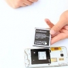 Laai 'n battery sonder 'n laaier