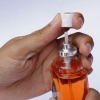 Hervul 'n reisbottel met parfuum