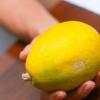 Een rype papaja koop