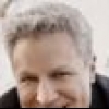 Een vriend help die word mishandel