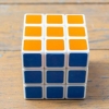 Maak koel patrone op 'n rubik se kubus