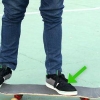 Bly gebalanseerd op 'n skaatsplank