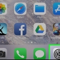 Dra kontakte tussen iphones oor