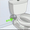Sluit die watertoevoer na 'n toilet af