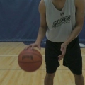Dribbel met 'n basketbal