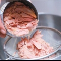 Een broodje tonijnsalade maak