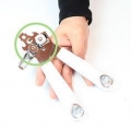 Een handmatige blikopener gebruik