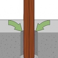 Die plaas van 'n hout heiningpaal