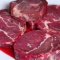 Een steak gerooster in die oond
