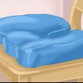 Met behulp van 'n coccyx kussing