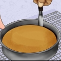 Herstel 'n koek wat gebak is teen die pan