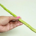 Groene asperges blancheren
