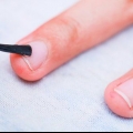 Jy nagels vinniger laat groei en jy hande sag hou