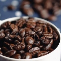 Koffie maak met 'n koffiepers