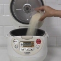 Ryst koken in 'n rystkoker