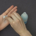 Verwyder waterdigte merker van jou vel af