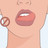 Raak ontslae van gebarste lippe sonder om lipbalsem te gebruik