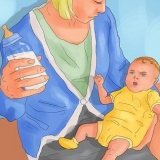 Hoe om hik by 'n baba te genees