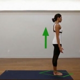 Voer die yoga warrior posisie uit