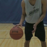 Dribbel met 'n basketbal