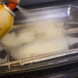 Een koek maak met cakemix sonder eieren en olie