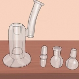 Maak 'n glas bong skoon