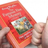 Maak 'n hol boek