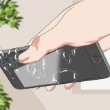 Hoe om 'n waterbeskadigde iphone reg te stel