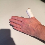 Sit 'n verband om jou duim