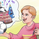 'N verrassingsfeest vir iemand organiseer