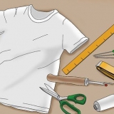 Sny 'n v-nek in 'n t-hemp