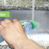 Maak 'n waterbottel oop
