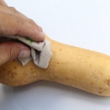 Berei bottel kalbas in die mikrogolfoond voor