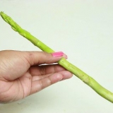 Groene asperges blancheren