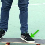 Bly gebalanseerd op 'n skaatsplank