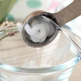 Maak lipglans met vaseline
