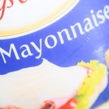 Gebruik mayonnaise as 'n haarversorger