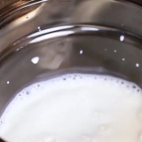 Paneer maak (indiese kaas)