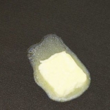 Pannenkoeken maak met warme sjokolademelk