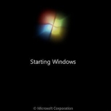 Los 'n swart aanmeldskerm in windows 7 op