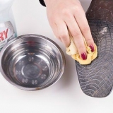 Schoenen van dr. Martens skoonmaak