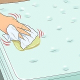 Verwydering van urinevlekke van 'n matras