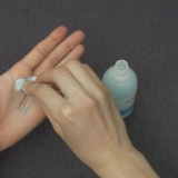 Verwyder waterdigte merker van jou vel af