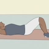 Doen side crunches