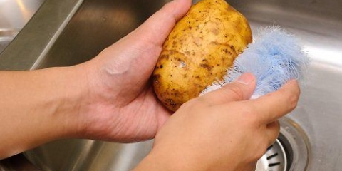 Aardappelen koken in 'n snelkookpan