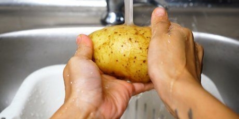 Aardappels berei op die braai