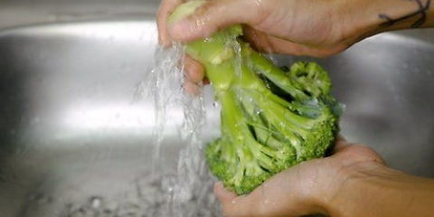 Stomende broccoli sonder 'n stoommandjie