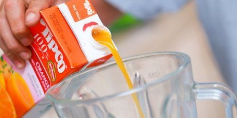 Een aardbeiensmoothie maak