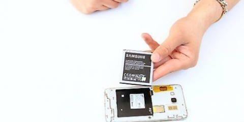 Laai 'n battery sonder 'n laaier