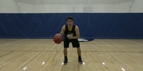 Doen 'n crossover wanneer jy basketbal speel